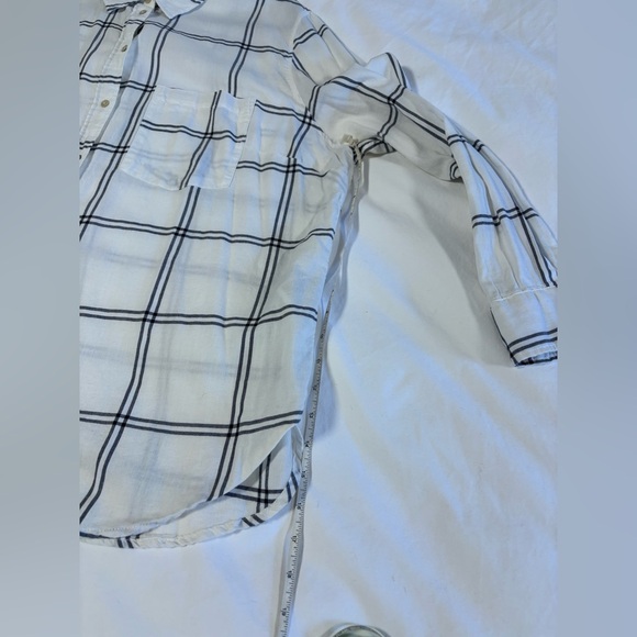 White and Navy Plaid Button-Up Flannel Shirt - Picture 4 of 7